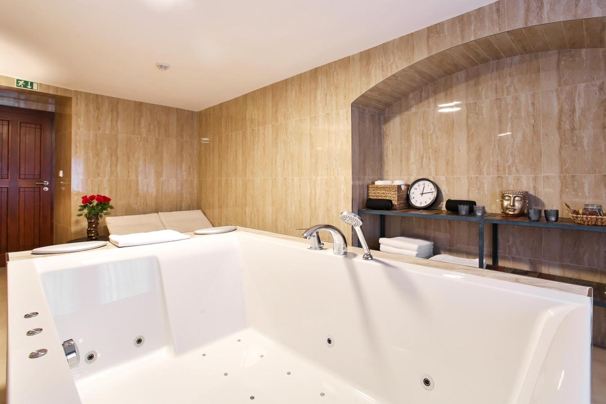 Castle Hotel & Wellness 波杰布拉迪 外观 照片