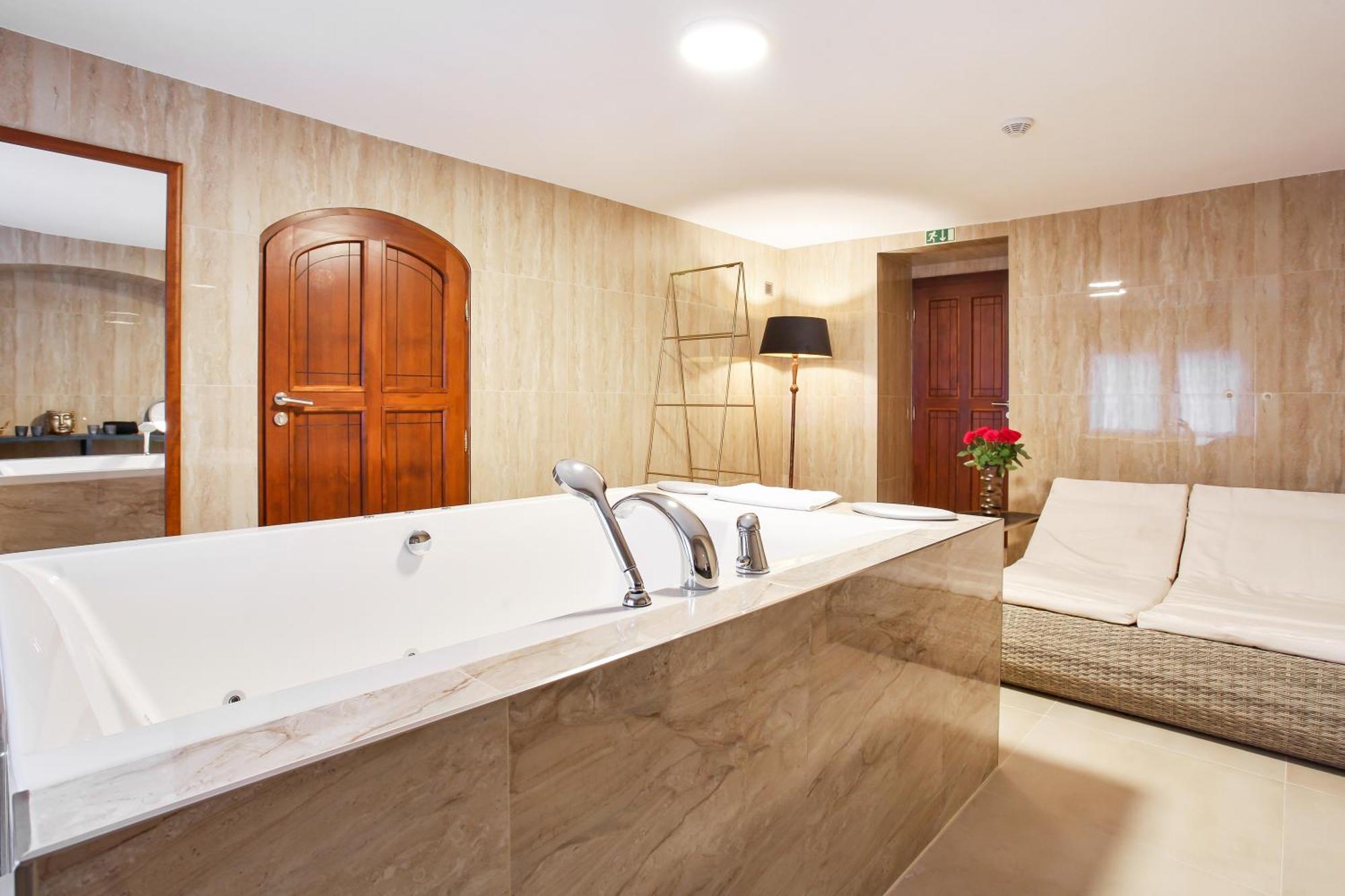 Castle Hotel & Wellness 波杰布拉迪 外观 照片
