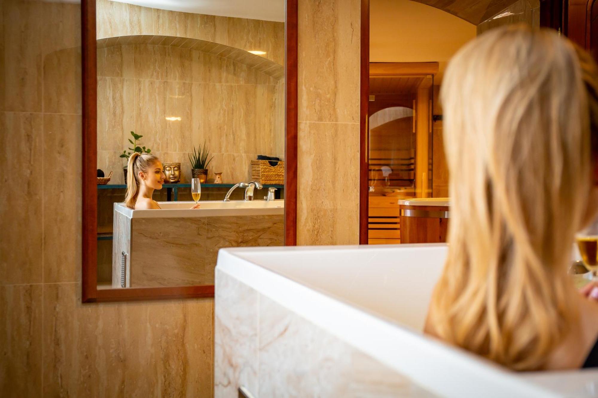 Castle Hotel & Wellness 波杰布拉迪 外观 照片